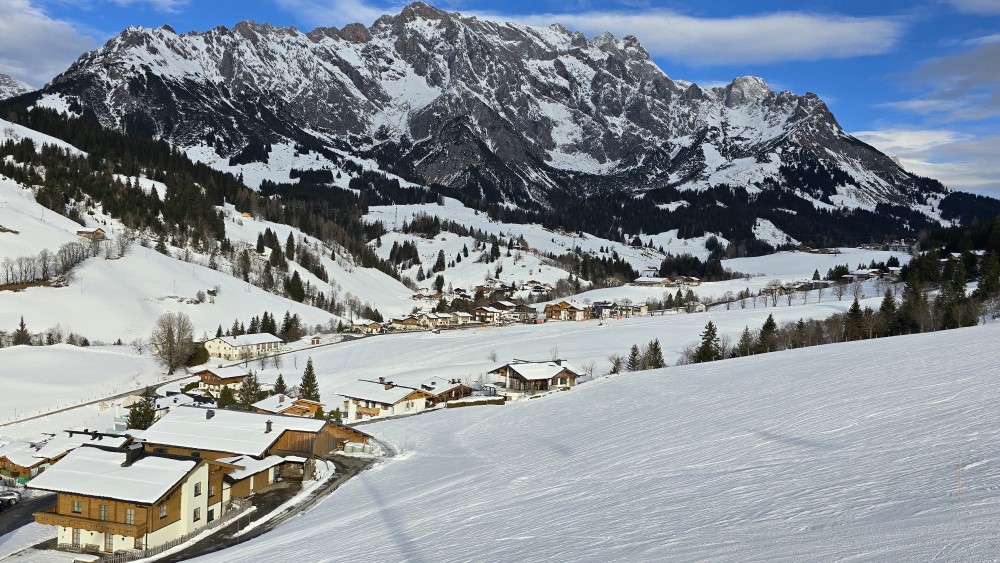 Uitzicht op Mountainresort vanaf de piste.